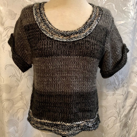 Charlotte Russe Short Sleeve Knit Crop Sweater - Picture 1 of 6
